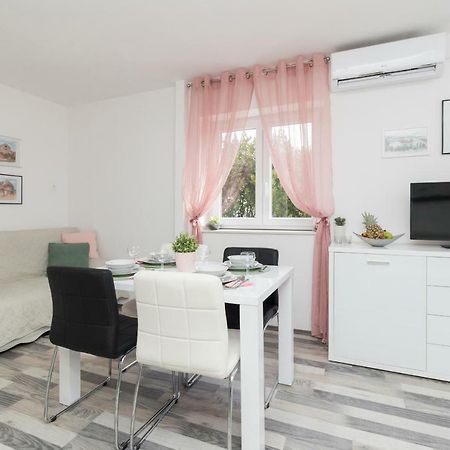 Apartman Roko Petrcane Exterior photo